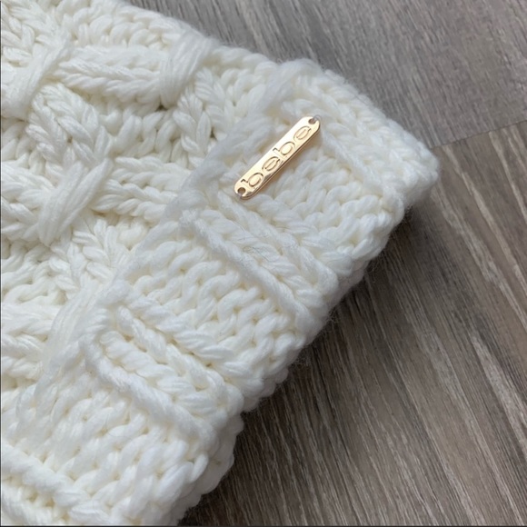 NWT Bebe White Pom-Pom Hat and Gloves Set - Picture 4 of 4